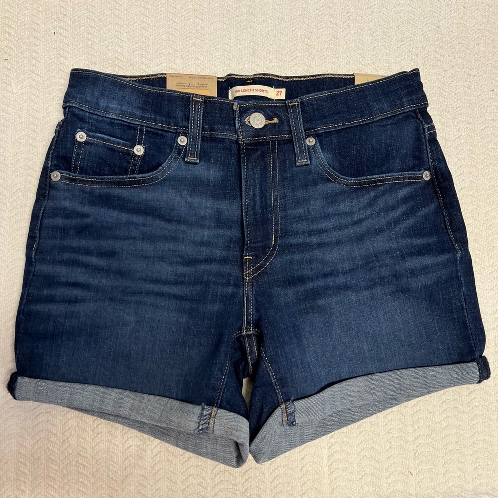 levi’s / dark blue mid rise cuffed jean shorts size 27